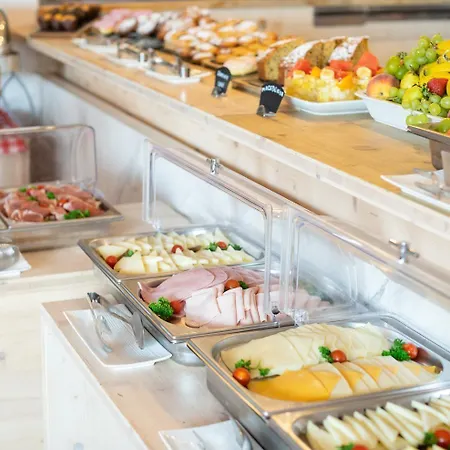 エォロ ホテル 3*